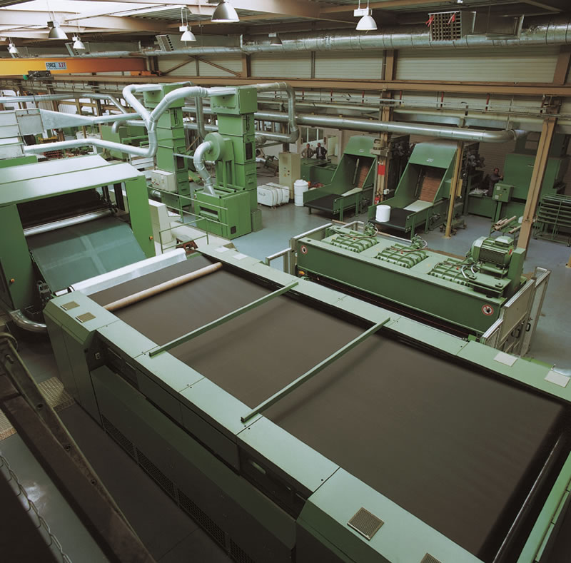 无纺布及制衣业(图2) 无纺布及制衣业(图2)